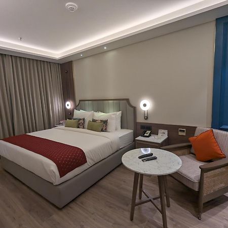 Boulevard 9 Luxury Resort & Spa Nadiād Exteriör bild