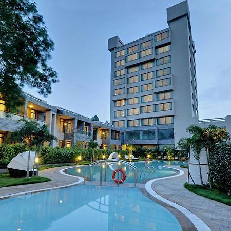 Boulevard 9 Luxury Resort & Spa Nadiād Exteriör bild