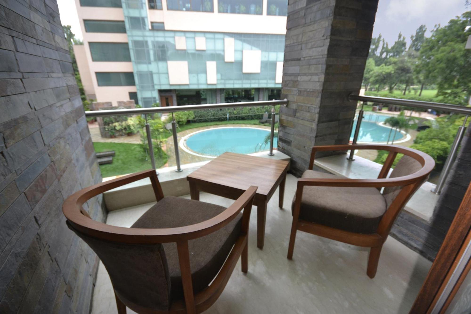 Boulevard 9 Luxury Resort & Spa Nadiād Exteriör bild