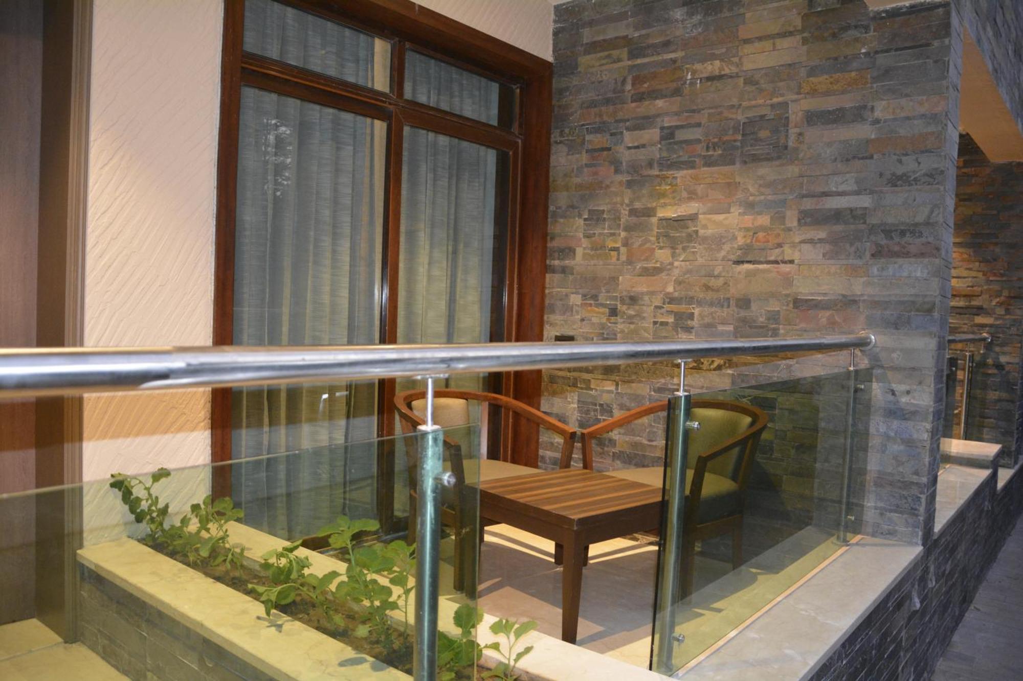 Boulevard 9 Luxury Resort & Spa Nadiād Exteriör bild