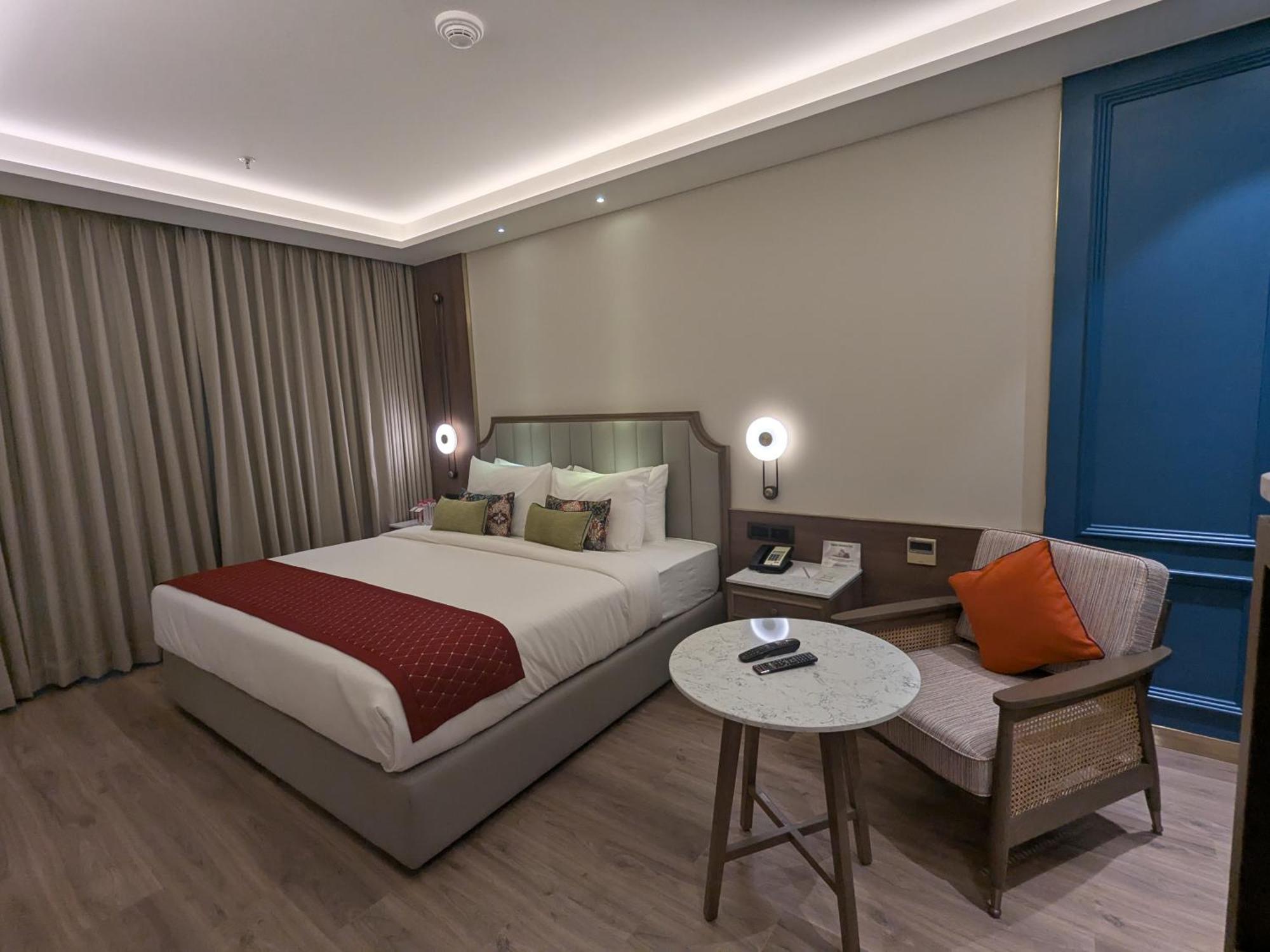 Boulevard 9 Luxury Resort & Spa Nadiād Exteriör bild