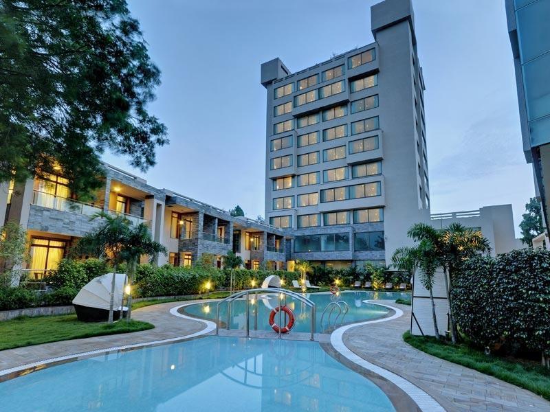 Boulevard 9 Luxury Resort & Spa Nadiād Exteriör bild