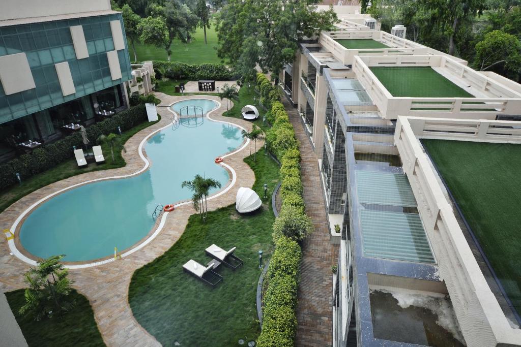 Boulevard 9 Luxury Resort & Spa Nadiād Exteriör bild