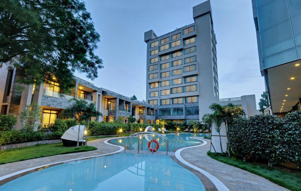 Boulevard 9 Luxury Resort & Spa Nadiād Exteriör bild